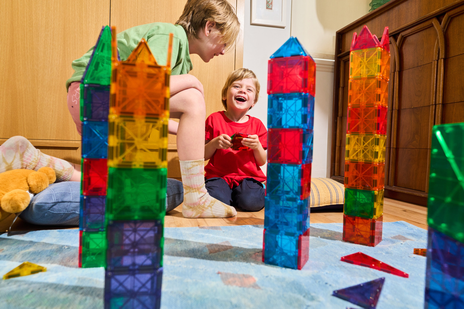 Kids playing with Magna Tiles